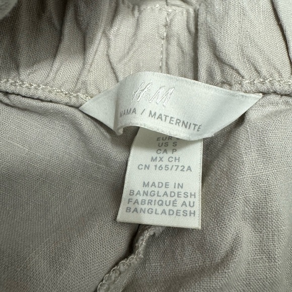 H&M Maternity Bermuda Pull-on Pants in Gray, Size: S - Picture 3 of 5